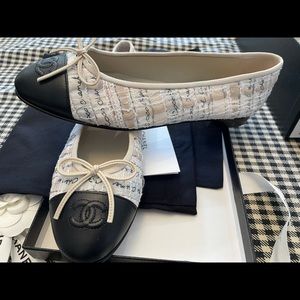 AUTHENTIC CHANEL BRAND NEW IN BOX flats size 39
